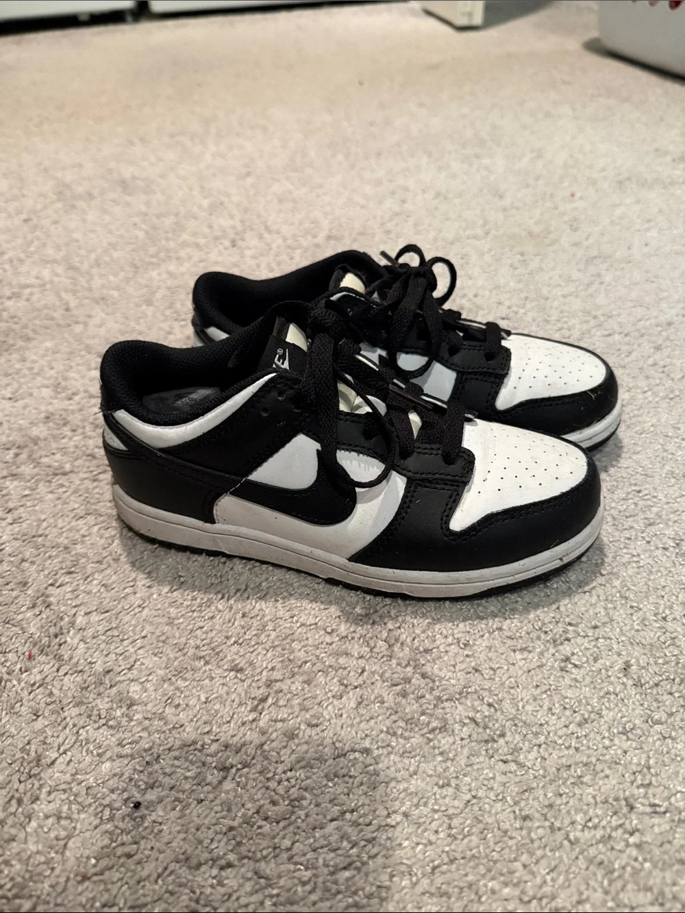 Nike Kids Low-Top dunks in Black and White
